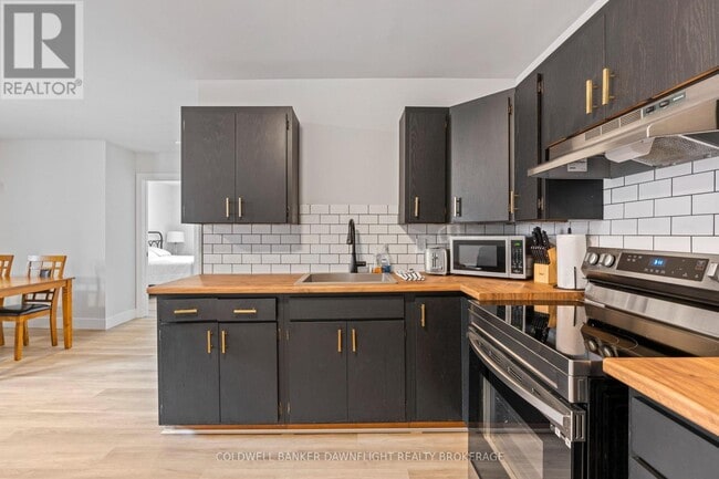 Photo - 383 Main St S