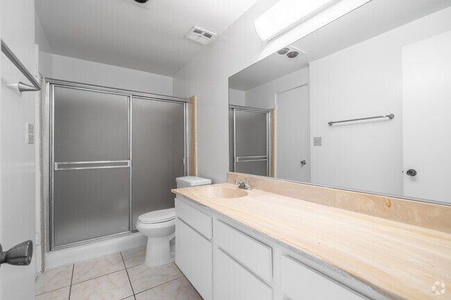 1BR, 1BA - 800SF - Bathroom