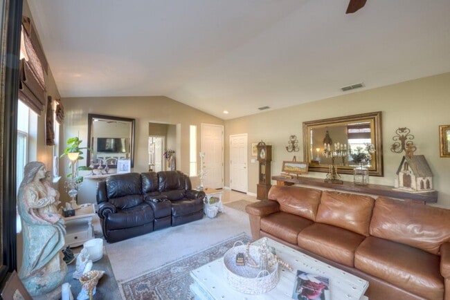 Photo - Amazing Large 3 Bedroom 2 Bathroom Home for Lease in Patterson