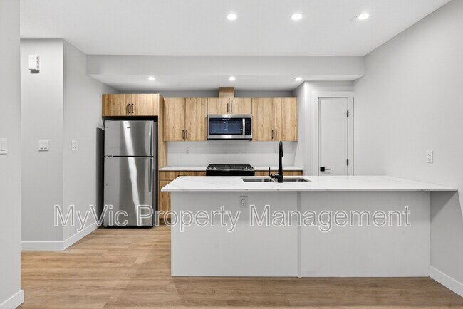 Photo - 10335-10135 135 St NW