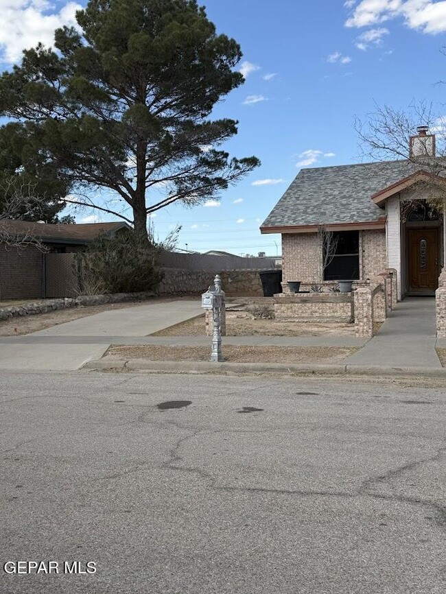 Photo - 15327 Woodhill Ct