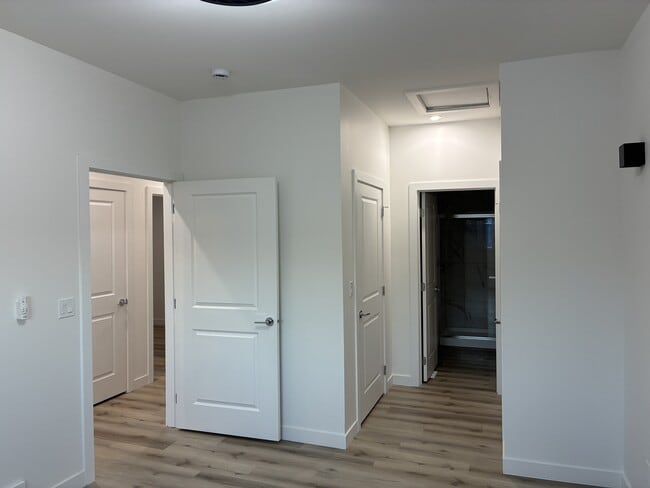 Photo - 7814-7891 91 St