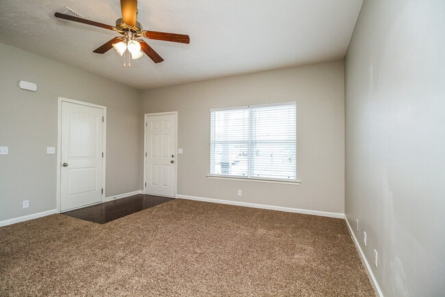 Photo - 2527 Salem Glen Xing