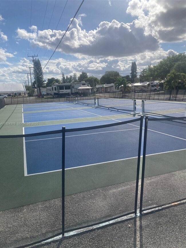 Photo - 310 NE 45th Pl