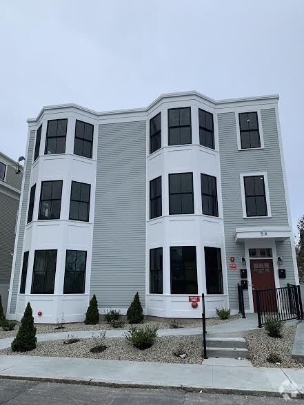 Building Photo - 54 Waverly St Unit 2 Rental