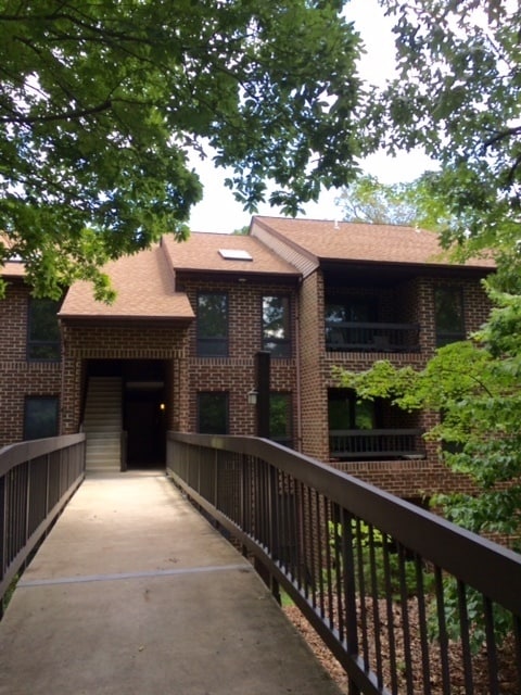 Building Photo - Great location, close to everything