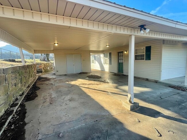 Photo - 3/2 on 5 Acres!