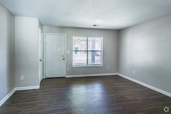 2BR, 1.5BA - 966SF - Living Room