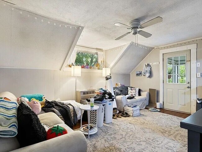 Photo - 17 2nd St Unidad Apt A