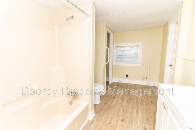 Photo - 2612 E 19th St