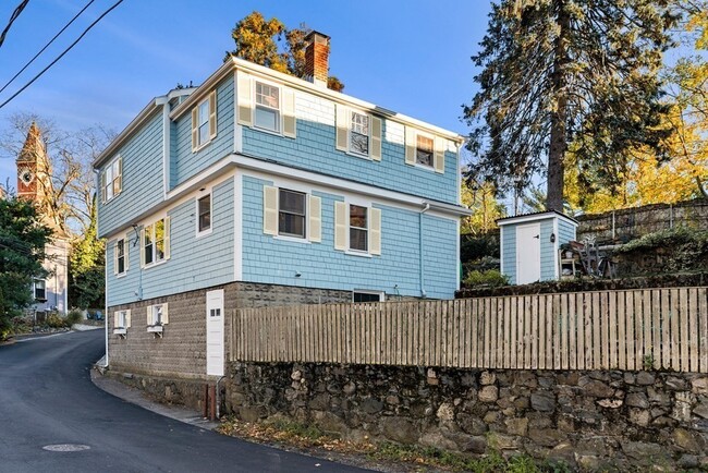 12 Bassett St