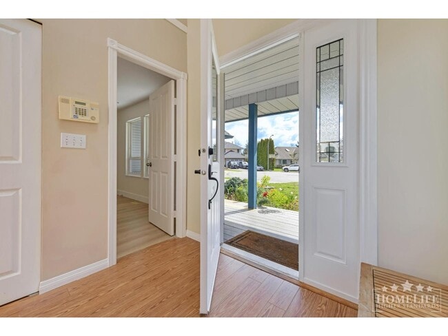 Photo - 6375-187A 187a St