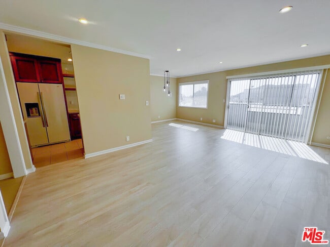 Photo - 1250 Kings Rd Unit 506