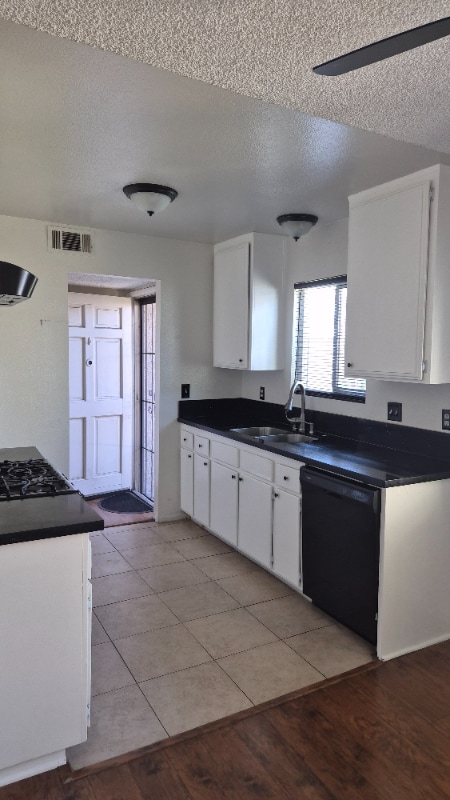 Building Photo - 1856 E 5th St Unit B