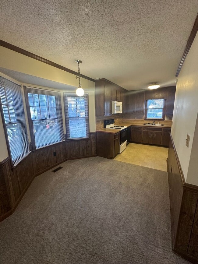 Photo - Spacious 2BR, 2.5BA Townhome Near NCSU! LE...