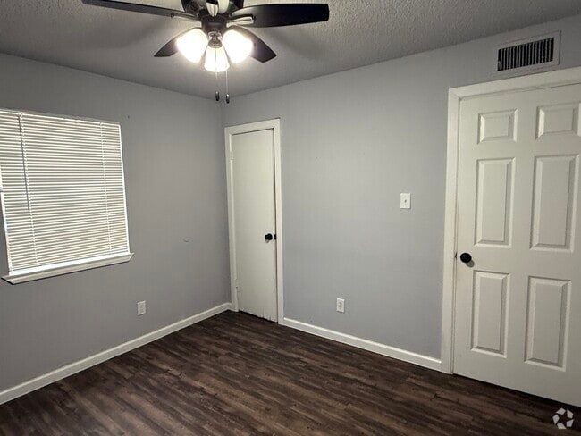 Building Photo - 2215 N 23rd St Rental