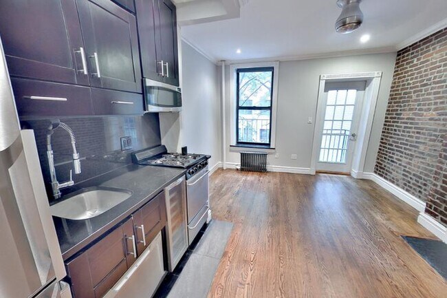 Building Photo - 221 Mott St Rental