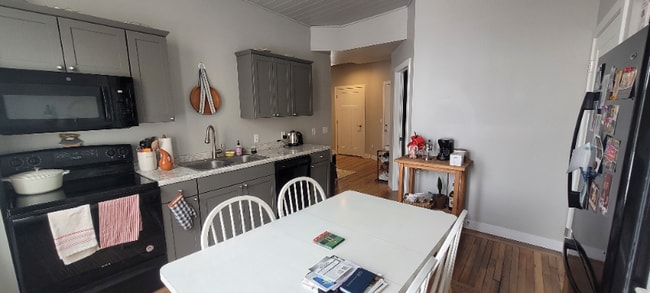 Photo - 219 Park Row Unidad B