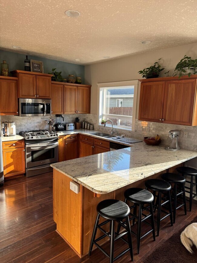 Photo - RARE! 5 Bedroom Rental Home pre-leasing for the end of February! Entertainers' Paradise - Pet Fri...