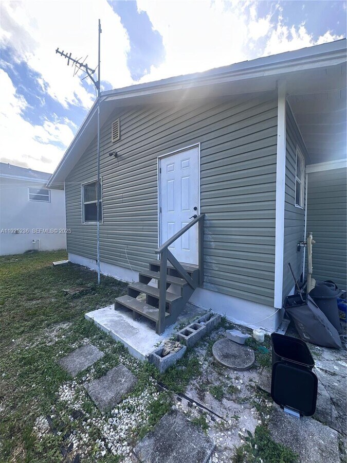 Photo - 3633 SW 12th Ct Unit 3