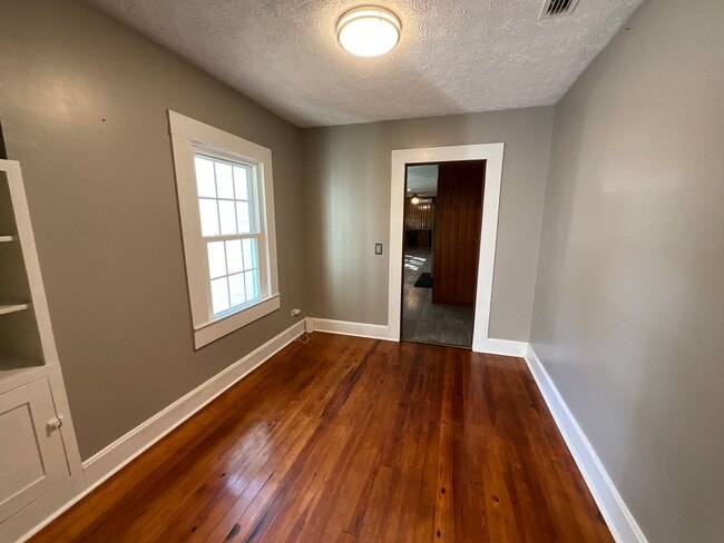 Photo - Spacious 3/2 in Greenwood with Everything ...