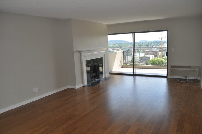 Building Photo - 2211 SW 1st Ave Unit 1102