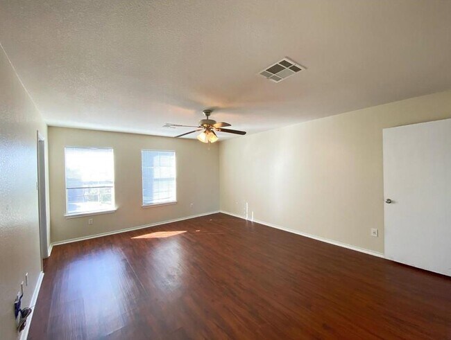 Photo - 402 Blackman Tr