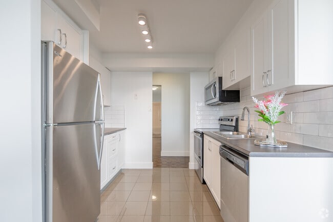 Building Photo - Caravelle Court