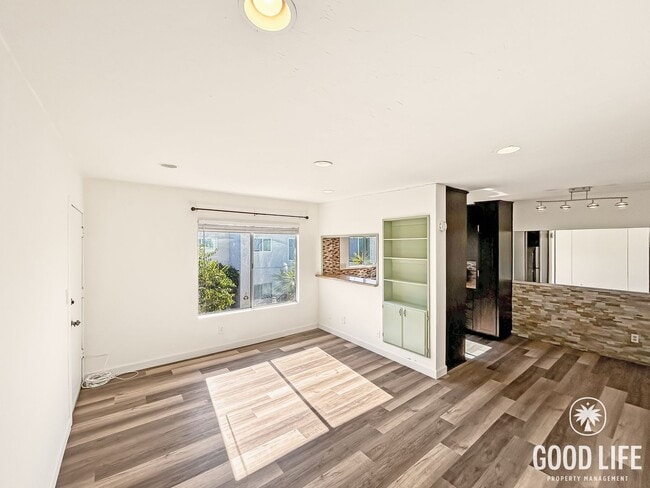 Photo - Beautiful 1BD/1BA W/ Laundry On-Site and Reserved Parking in Corridor!