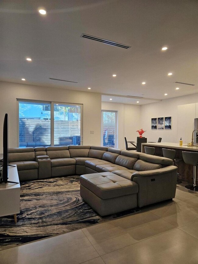 Photo - 2275 SE 7th St