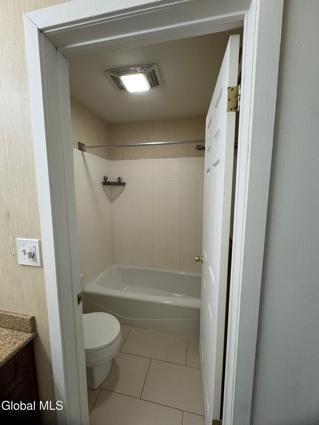 7 Residence Inn Dr Unit 201