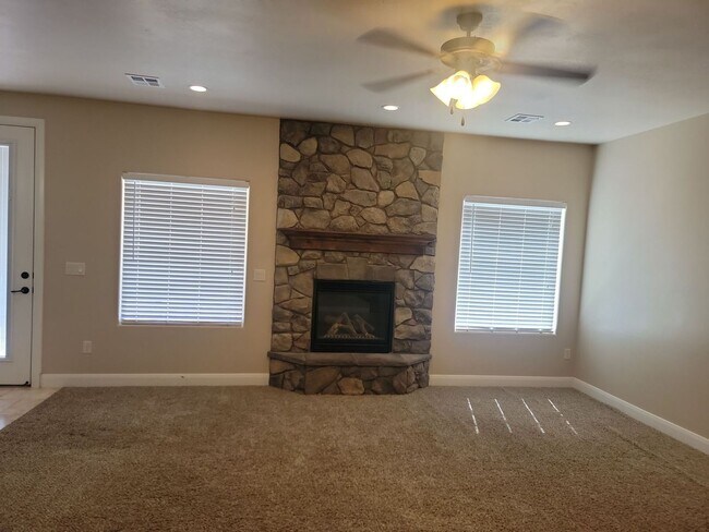 Photo - Gorgeous 6 Bedroom Home in Washington!