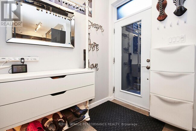 Photo - UNIT B - 82 THIRD AVENUE