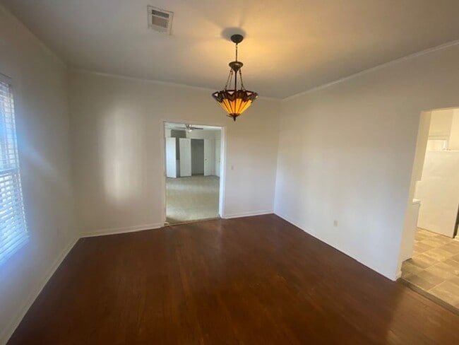 Photo - Large home located at 109 River Park Drive