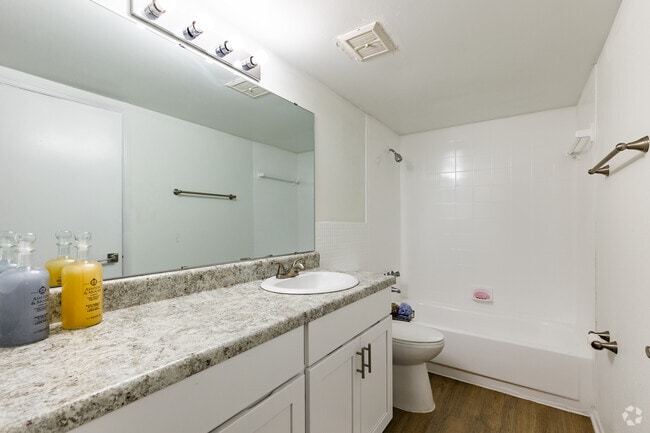 2 BR, 1 BR - 950SF - Primary Bathroom
