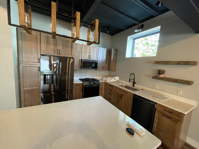 Photo - 226 E Sixteenth St Apartamentos Unidad D2