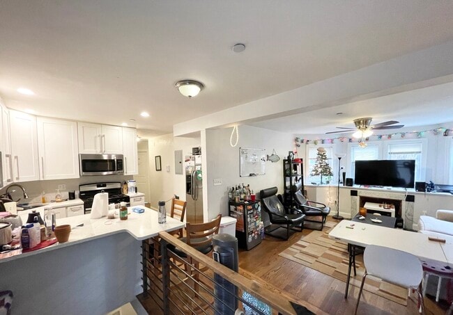 Building Photo - 800 Parker St Unit 1