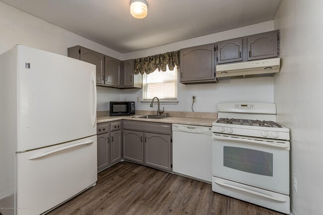 Photo - 140 Primrose Ln