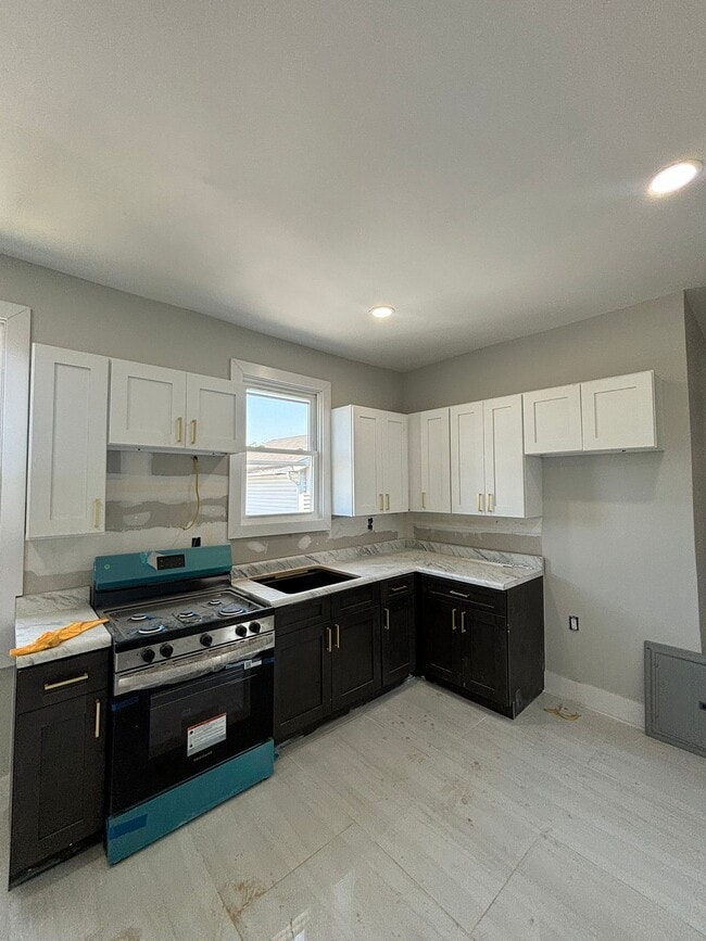 Building Photo - 257 Ellis Ave Unit 3 Rental