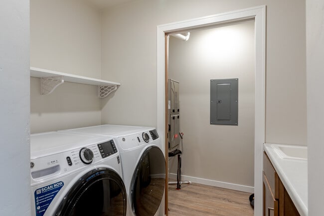 2 Bedroom Townhouse laundry