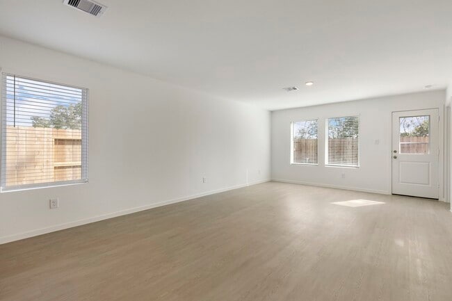 Photo - 490 Southern Magnolia Wy