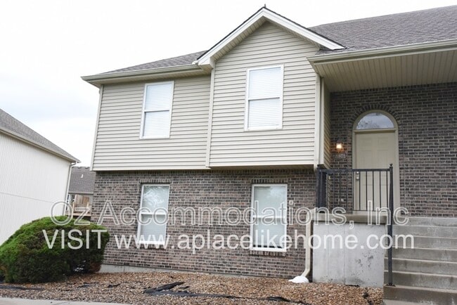 Building Photo - 8626 N Cleveland Ln