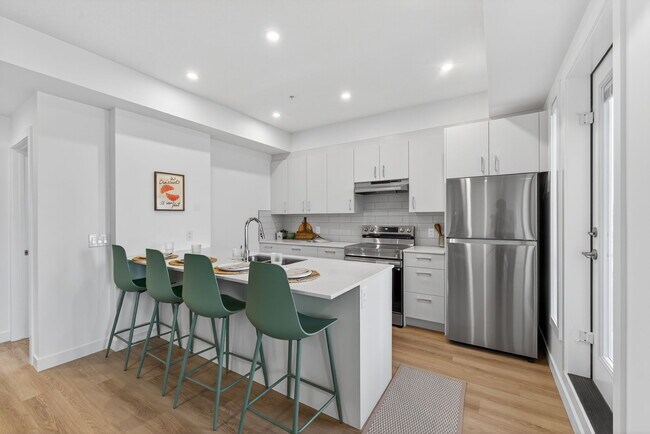 Photo - 517 67 Av SW