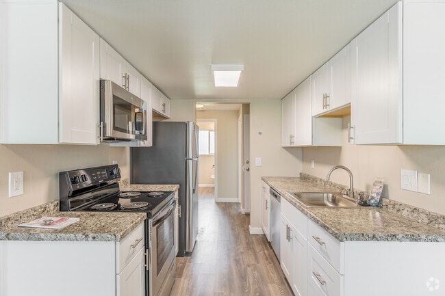 2BR, 1BA - 900SF - The Stonecreek Duplexes