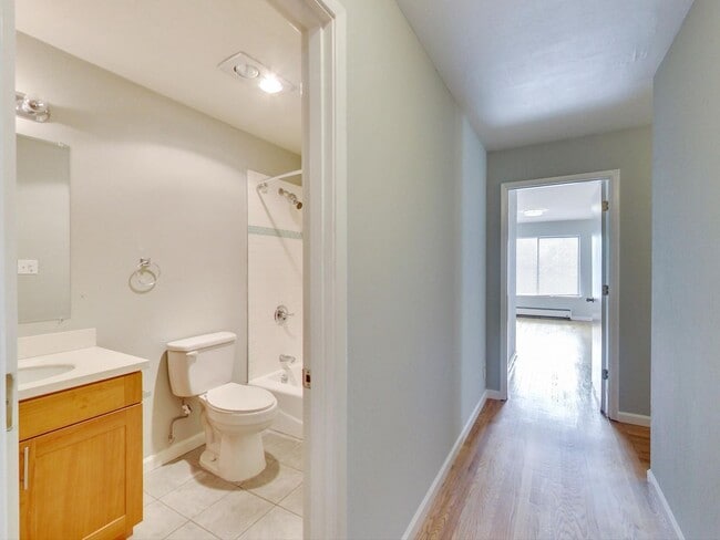 Photo - 205 Collins St Unit 4
