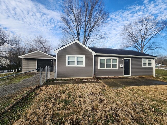 Building Photo - Updated 3 bedroom 1.5 bath home in Valley Station with a garage!