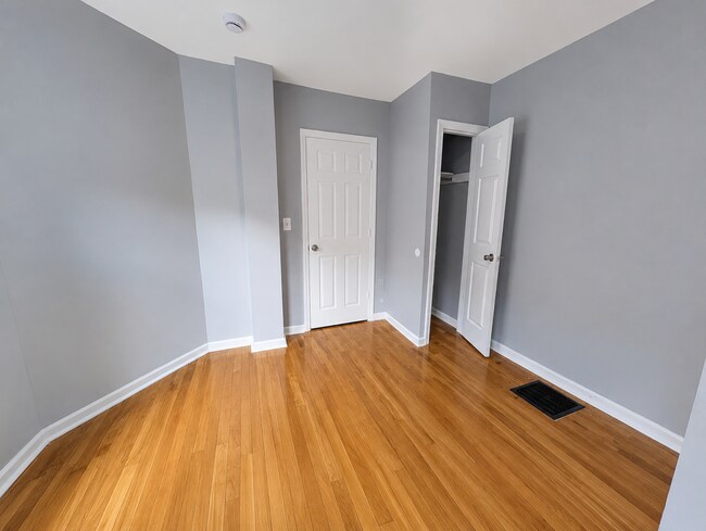 Photo - 406 Comstock St