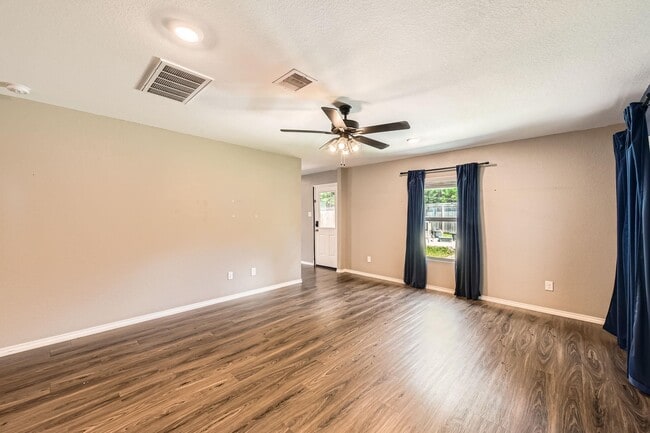 Building Photo - 1352 Winding Willow Dr