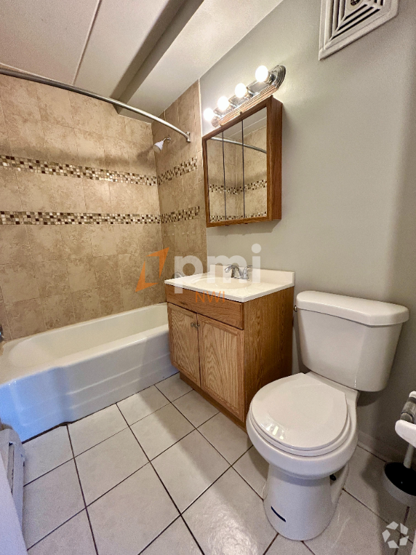 Building Photo - 111 Harrington Ave Unit 1 Rental