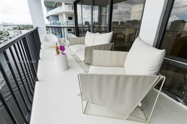 Photo - 936 Intracoastal Dr Unit 19H
